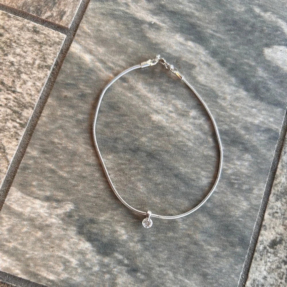 NWOT Floating Bracelet